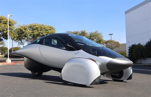 Automaker unveils jaw-dropping 3-wheeled vehicle with futuristic design: 'In an alternative timeline, everyone is driving these'