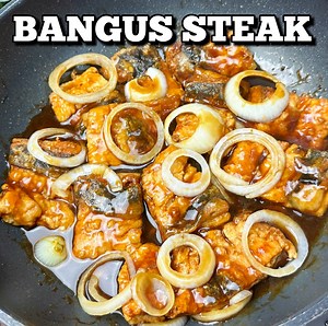 𝐁𝐚𝐧𝐠𝐮𝐬 𝐒𝐭𝐞𝐚𝐤 (𝐅𝐢𝐬𝐡 𝐒𝐭𝐞𝐚𝐤) Bangus Slices preferably belly part Salt Flour or cornstarch for breading Cooking oil 2 pcs onions, cut into rings Sauce: 3-4 tbsp kalamansi juice 1/4 cup soy sauce 1 tsp sugar 1 tbsp oyster sauce 1 tsp cornstarch 1/4 cup water (add as needed) | Hungry Mom Cooking
