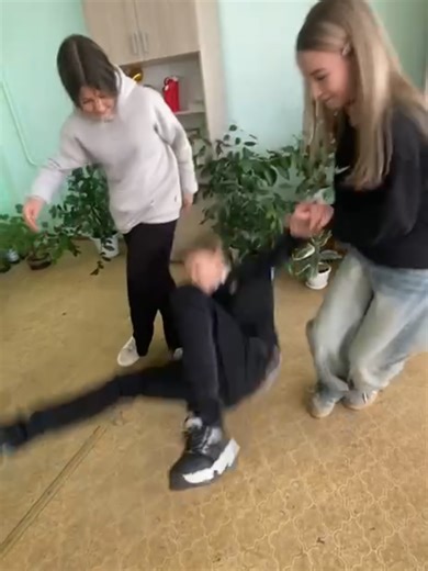 kiss_13 (@elina_milli)’s videos with som original - clovmsc