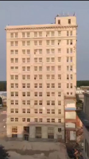 I got my hands on the most recent time lapse footage of the demolition of Bresee Tower in Danville, IL.(6/16/2025) Homrich has really been making a lot of progress. Keep in mind that this footage is only the last 11 working days with 1 Operator doing all the machine work. (6/2/2025 - 6/16/2025) | Jake's Aerial Photography