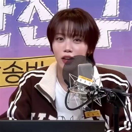 The story of Shuaibo and Woongki's closet giving up and breaking down 😂Jeongwoo: So recently did you know that our closet collapsedWoongki: Yeah. I share a room with a friend named Zhang Shuaibo and I was lying down trying to sleep when suddenly the wardrobe went bang and fell forward and just explodedJeongwoo: Yeah, that's trueWoongki: Can you imagine it? A closet exploding or rather the clothing rack? Not the full closet but rather the standalone clothing rack collapse on its own. Suddenly ju