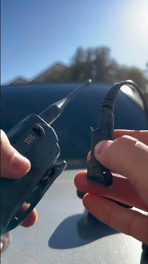 How To Put On & Take Off Microphone On Motorola XPR3500E #motorola #radio #microphone