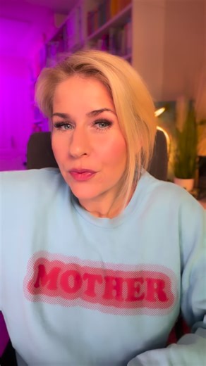 Birgit Fischer on Instagram: "Hallo Liebe, die neue Zeit ist gänzlich anders. Wir erhalten vollkommen neue Wertigkeiten. 📽️Sieh dir gerne das Januar-Video auf YouTube an ODER vertiefe dein Wissen über die neue Zeit mit ⭐️unzähligen Prophezeiungen zu Geld, Liebe, Bildung und mehr in meinem neuen🆕 Buch namens „Prophezeiungen“ https://amzn.eu/d/aZlWuqe -———————————————————— -———————————————————— 📆Bis 7. Januar bekommst du ein signiertes Buch von mir in der Vorbestellung. Jetzt schnell sein und s