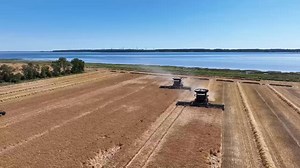 10K views · 101 reactions | 3 Fendt IDEAL combines with MacDon Europe FD245 FlexDraper via Buchtrup Agro ApS | Farming Photography | Facebook