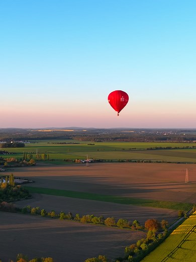 CIRCLE Around 🎈 5 seconds. One perfect circle. Satisfying drone movement around a hot air balloon. #circlearound #boomerang #djiair3s #hotairballoon #satisfyingvideo #dronevibes #fyp #viraldrone