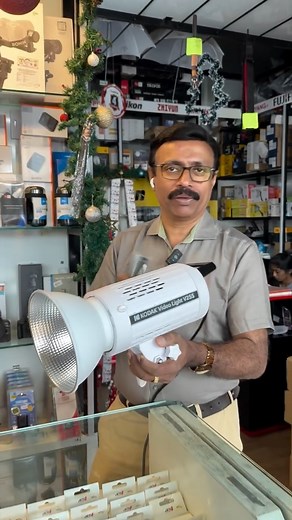 New cameras,used camera,camera rentals on Instagram: "Kodak video light v225 💥New update 💥 #videolight #ledlight #photography #filmmaking #light #lighting #reefmaster #videography #cc #de #filmstudio #oberbeleuchter #djcity #control #wifidmx #wirelessdmx #dmx #djs #hmbtec #midicontroller #scubadiving #lightning #studiolight #stagelight #gaffer #rm #diving #artnet #k #producer"