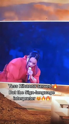 When Sign Language Meets Music: A Powerful Moment at the Concert! 🎤✋#concert #signlanguage #rihanna #taylorswift #badbunnypr