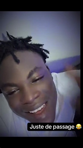 Lil Dou Officiel: Juste de Passage avec Guitare