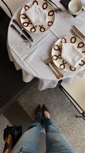 Anna van Thull on Instagram: "5 gentle ways to protect your energy & create a peaceful mind: 1. Begin your morning in softness Before your phone, open a window, stretch your body, breathe slowly. 2. Think before you speak You don’t owe an immediate response. Silence is allowed when you don’t have the answer yet. 3. Lower the volume around you Choose quieter music, fewer conversations, slower movements. 4. Create small daily boundaries A solo walk, a workout just for you, an early night — protect