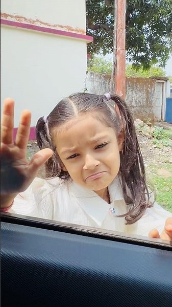Garib ladki ko icecream deke sahi kiya?
