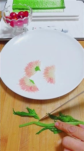Super realistic! Flowers arranged on a plate #CreativePlateDecoration #DailySharing