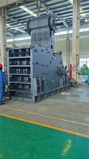 The installation process of the movable jaw body of the C140 jaw crusher