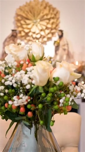 Rebecca Robeson on Instagram: "This was the year Christmas in my home went warm…rich, grounded, and quietly luxurious. Think coppery glow, deep olive greens, touches of terracotta, and layers of bronze that made the entire home feel wrapped in candlelight. 2019’s Christmas decor theme was less sparkle-for-sparkle’s-sake and more depth, tone, and soul. A palette that felt collected, intentional, and incredibly comforting. If you’re drawn to holiday decor that feels earthy yet elevated, this tour 