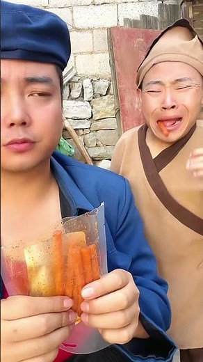 A satisfying Chinese man eating chips so spicy | 一个中国男人吃着辣味薯条，很满足 #mukbang#asmr#part2