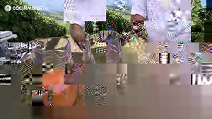 Esta receta de gazpacho es una delicia y es tan sencilla de elaborar que se volvera vuestro indispensable del verano 😉​ Clicad aquí para la receta: https://www.hogarmania.com/cocina/recetas/sopas-cremas/gazpacho-andaluz-841.html?utm_source=Facebook&utm_medium=social&utm_perfil=Karlos&utm_campaign=gazpacho-andaluz-841.html | Karlos Arguiñano