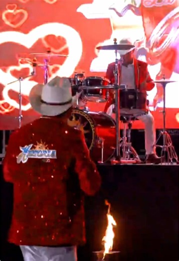 #PeroEsaVezLlore cuando te vi alejarte 😩❤️‍🩹 #amor #envivo #HMM #AnimoCompas