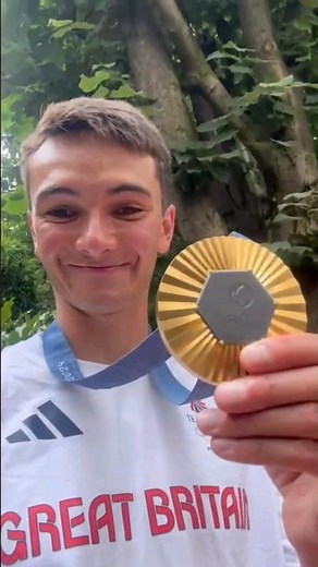 Alex Yee reacts to winning gold 🥇 #triathlon