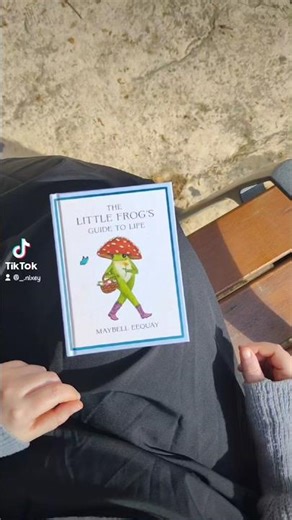Uno de los libros más bonitos que tengo 🐸 #parati #libro #anime #otaku #art