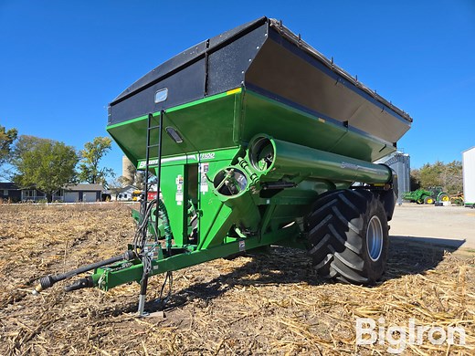 Brent V1100 Grain Cart | Agriculture