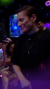 265K views · 2.7K reactions | #viral | #Chloe demuestra cómo dar un beso francés a su novia #Alana en #100BolivianosDicenFamosos  | Bolivia Social | Facebook