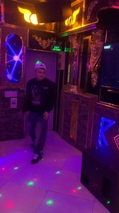 Đợi mãi mới cuối tháng lấy lương đi hát để gặp các em mà gọi nhân viên 30 phút vẫn chưa lên sót hết ruột | Cảnh Cú