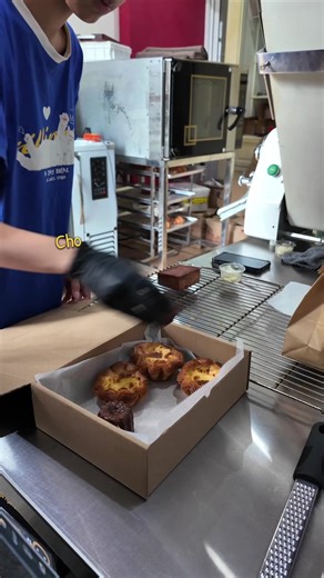 Tiệm Croisse ở HCM Mở Cửa Trở Lại