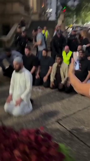 Genuine question as I'm confused about praying out on the streets. As a Muslim you can't stroke a dog before prayer, they are deemed unclean, you have to wash your feet & face before praying to be clean as hygiene must be before prayer, so how can they pray on a dirty street 🤔