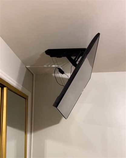 See how we install a TV on the ceiling! | Lilyon DIY