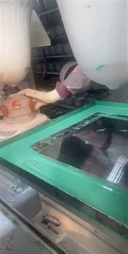 The porcelain bowl is printed using pad printing technology