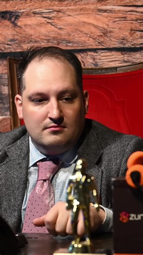 Zune's Failure: Why Microsoft's iPod Killer Failed? We explore why the Zune failed against the iPod. Zune was late to the game, software was slow, and sales tanked, leading to Microsoft discontinuing it, even after releasing a better model. The iPhone obliterated everything! #Zune #iPod #Microsoft #TechHistory #TechFails #MP3Player #iPhone #TechAnalysis #Innovation #Gadgets