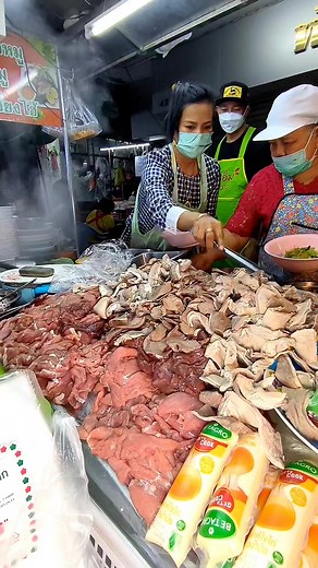 1.8M views · 10K reactions | Pork Blood Soup | KiNG Street Food คิงสตรีทฟู้ด | เกาเหลาเลือดหมู เจ๊รมย์ ข้าวขาหมู ซ.หน้าตลาดปาดน้ำ(ข้างโกโก้อาม่า) | KiNG Street Food | Facebook