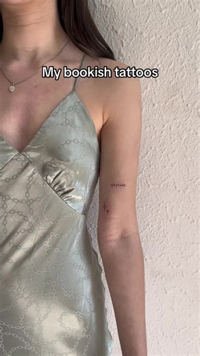 “The world will be saved and remade by the dreamers” - throne of glass. By @maria sousa #bookishtattoo #bookish #BooktokUK #acotar ##tattoo #reading