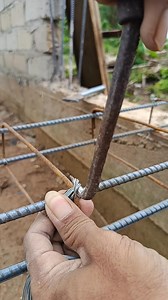 cara mengikat besih pada Tulangan kolom dengan cepat 🙂🙏 #triksirontie #reelsbuider #alilivi #livilihoodfigther #fbpro | Ali Livi