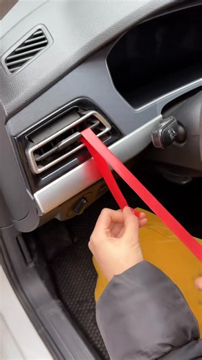 Make a simple emergency car cell phone holder #driving #cardrivinglessons #carpart #drivinglessons #DIY #car #tips | Viral Reels2025