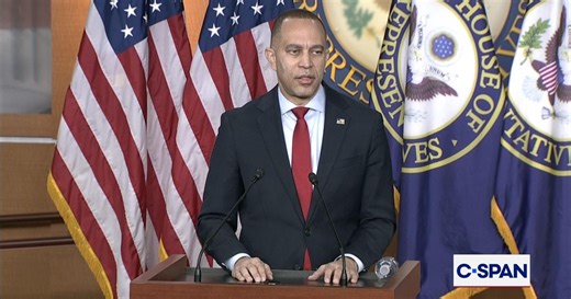 Rep. Jeffries Says Democrats Will Move to Impeach Noem If She Isn't Fired