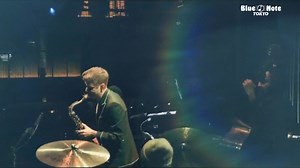 With some of the greatest musicians from all over the world performing on its stage daily since its establishment in 1988, come enjoy an elegant and memorable evening in the center of the city at Blue Note Tokyo. #BENWENDEL #BLUENOTETOKYO | BLUE NOTE TOKYO