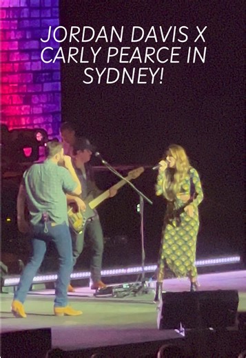 @Carly Pearce joins @jordandavis on stage in Sydney for a duet of “Mess with Missing You” #carlypearce #jordandavis #cmcrocks #countrymusic #sydney