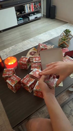 This cash-exploding box is the perfect Christmas gift to cherish for a lifetime! It's like it reads my mind! Fill it with cash or photos, then watch it explode with a bang. Reusable, full of surprises, it instantly fills the holiday season with joy! 🎁💸 💖Get it👉https://t.site/43MdI0n | Exceptionalt-US