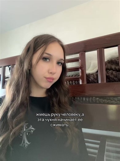 Hand Squeeze Reaction: A Surprising Moment