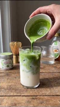 How to Make a Starbucks Iced Matcha Latte at Home #IcedMatchaLatte #MatchaRecipe #Starbucks