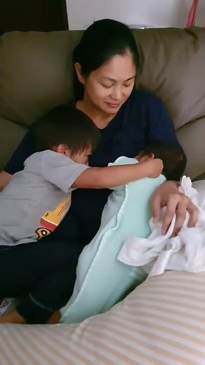 Life in the middle | Tandem Feeding my Toddler and Tot | #miriamquiambao #shorts #breastfeeding