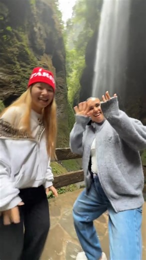 Ft my Chinese tour guide 🦉 | Jessie Carr