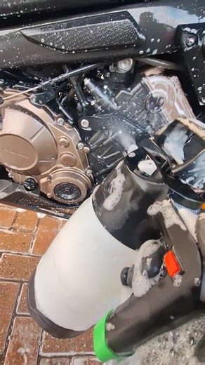 brush work motorcycles have soo many intricate little areas. you need multiple brushes/different styles & wash media to get the job done. #sbmotorcyclevaletingdetailing #detailing #mobiledetailing
