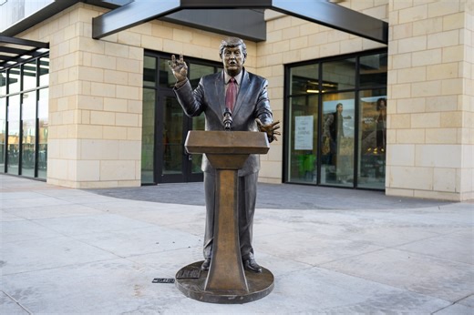 Statue of President Trump placed in downtown Rapid City