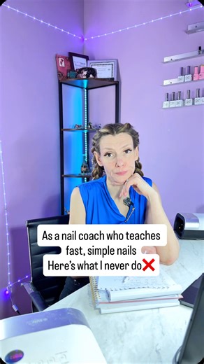 👉 Read the detailed tutorial below and follow for fast, simple nails! If your basic nail sets still take 2–3 hours, this is usually why. Fast, simple nails come from order and intention, not rushing. This is how I work and how I teach it: I work one nail at a time. I don’t jump between nails. Once a nail is prepped, I finish it and move on. I prep once, no extra steps. I don’t file before applying hard gel. Structure comes first. Refinement comes later. Hard gel needs the right amount. Longer n