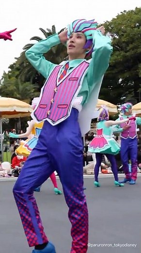 【なんだあれは！？！？】トイズ・ワンダラス・クリスマス！2025｜ペーパードールダンサー（東京ディズニーランド）