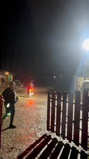 #AEstaHora 🔴 || Desde la madrugada, el #MinTrabajo adelanta inspección en la empresa Jardines de Los Andes ante presuntas violaciones laborales. Además, se realiza volanteo para promover la sindicalización y la defensa de derechos. | Ministerio del Trabajo Colombia