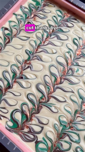 🌲 Into the Woods cold process soap scented in a lovely blend of black spruce and anise! This one smells the most like a Christmas tree out of all the Christmas scents I’ve smelled. It’s DIVINE! A little more darker and resinous, it has that sort of sap like smell you get from a nice spruce tree. I also added bronze mica lines to the middle to get it a little more fun :) Come back tomorrow for the cut :) The mica lines tuned out so cute! (Even tho I hate making them hmph 😤) #soapmaking #barsoap