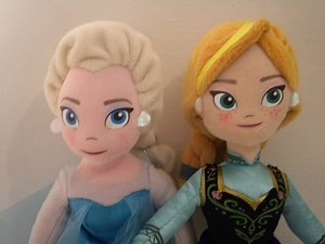Disney's Frozen Elsa and Anna talking plush doll reviews