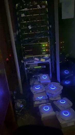 When the office sleeps, the network doesn’t 💡UniFi U7 doing its thing#itsupport #weontheway